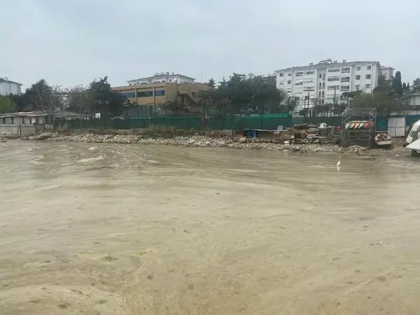 CADDEBOSTAN VE FENERBAHÇE SAHİLLERİNİ DENİZ SALYALARI SARDI 1