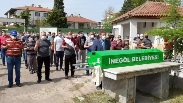 Cinayet kurbanı gözyaşları arasında defnedildi Cinayet kurbanı gözyaşları arasında defnedildi