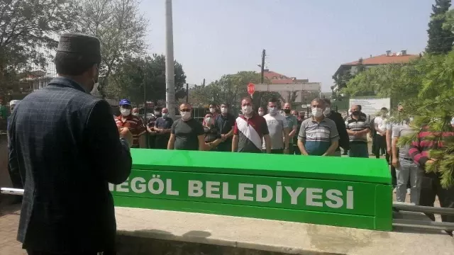 Cinayet kurbanı gözyaşları arasında defnedildi Cinayet kurbanı gözyaşları arasında defnedildi