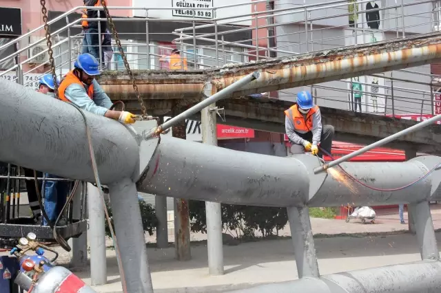 E-5 Büyükçekmece-Silivri istikameti trafiğe kapatıldı E-5 Büyükçekmece-Silivri istikameti trafiğe kapatıldı