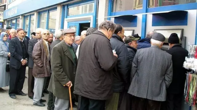 Emekli maaşları çekilebilecek mi? İçişleri Bakanlığı tam kapanmanın en çok merak edilenlerini yanıtladı Emekli maaşları çekilebilecek mi? İçişleri Bakanlığı tam kapanmanın en çok merak edilenlerini yanıtladı