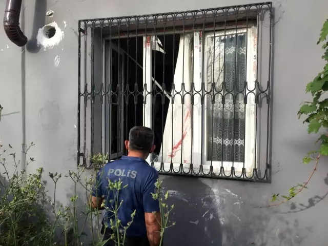 Evde patlama: 1'i çocuk 3 kişi ağır yaralandı Evde patlama: 1'i çocuk 3 kişi ağır yaralandı
