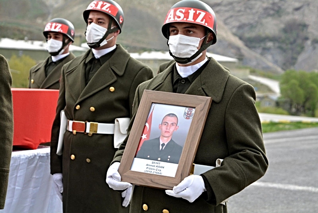 Hakkari'de Şehit Ahmet Asan için tören düzenlendi Hakkari'de Şehit Ahmet Asan için tören düzenlendi