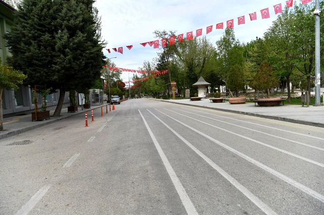 Isparta'da meydan ve sokaklar tam kapanmada boş kaldı Isparta'da meydan ve sokaklar tam kapanmada boş kaldı