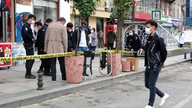 İstanbul'da silahlı çatışma anları kamerada: Çocuğunu bırakıp böyle kaçtı