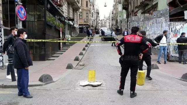İstanbul'da silahlı çatışma anları kamerada: Çocuğunu bırakıp böyle kaçtı