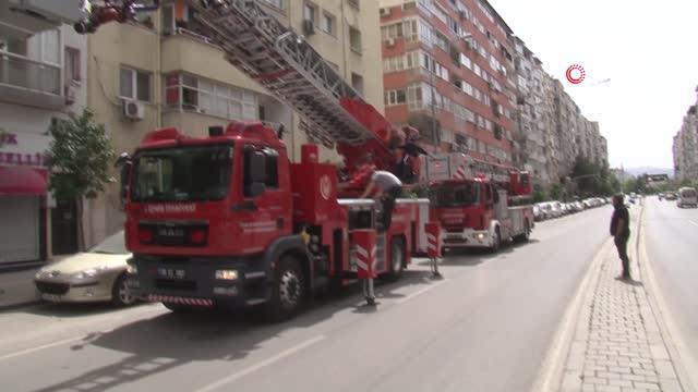 İzmir'de görme engelli kediye nefes kesen kurtarma operasyonu İzmir'de görme engelli kediye nefes kesen kurtarma operasyonu