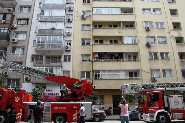 İzmir'de görme engelli kediye nefes kesen kurtarma operasyonu İzmir'de görme engelli kediye nefes kesen kurtarma operasyonu