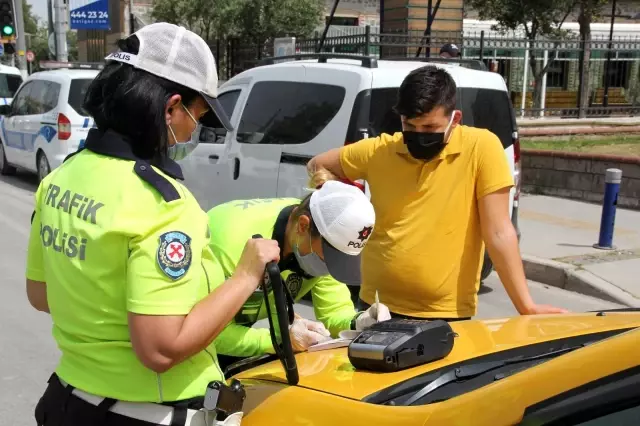 İzmir'de 'tam kapanma' denetimleri sürüyor