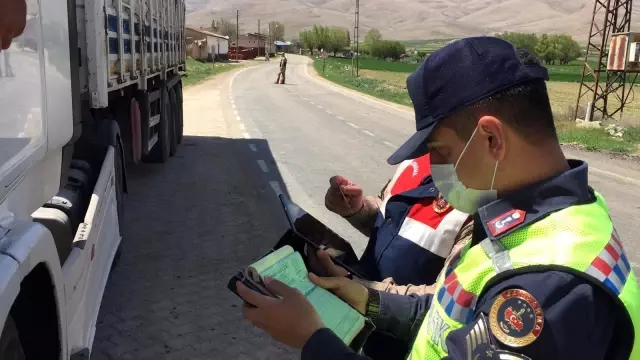 Jandarma'dan kısıtlamada sıkı kontrol Jandarma'dan kısıtlamada sıkı kontrol