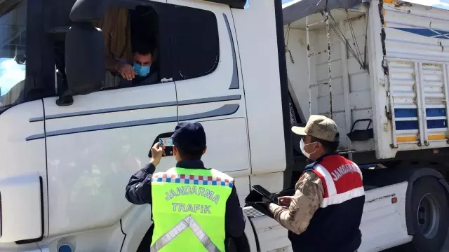 Jandarma'dan kısıtlamada sıkı kontrol Jandarma'dan kısıtlamada sıkı kontrol