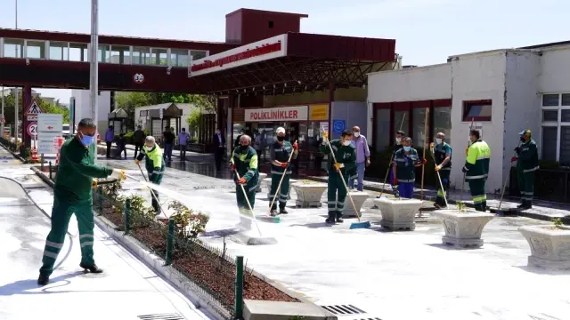 Keçiören'deki hastanelerin temizlik çalışmaları devam ediyor Keçiören'deki hastanelerin temizlik çalışmaları devam ediyor