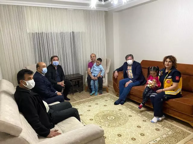 Kısıtlamada anonstan korkan özel çocuğa sürpriz ziyaret Kısıtlamada anonstan korkan özel çocuğa sürpriz ziyaret