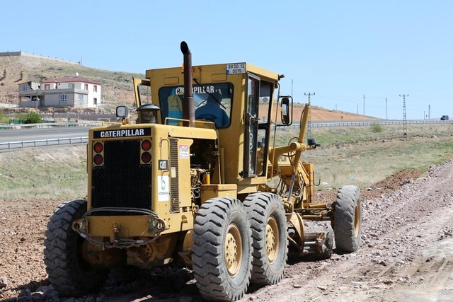 Kocasinan'da hizmetlerle cazibe merkezi haline gelen Barsama 'da yol çalışması Kocasinan'da hizmetlerle cazibe merkezi haline gelen Barsama 'da yol çalışması