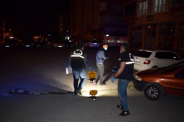 Malatya'da iki ayrı olayda 1 kişi yaralandı, çok sayıda araç da isabet aldı Malatya'da iki ayrı olayda 1 kişi yaralandı, çok sayıda araç da isabet aldı