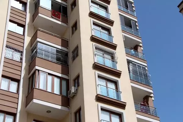 Öğretmen tartıştığı komşusunu tabancayla vurdu Öğretmen tartıştığı komşusunu tabancayla vurdu