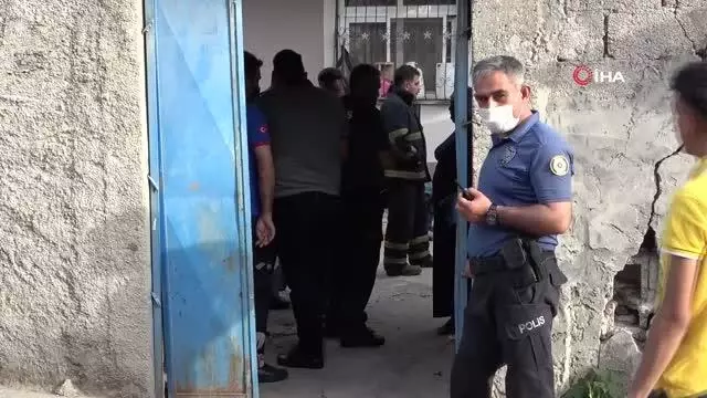 Evde patlama: 1'i çocuk 3 kişi ağır yaralandı Evde patlama: 1'i çocuk 3 kişi ağır yaralandı