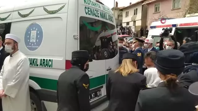 Şehit Uzman Çavuş Ahmet Asan, Kütahya'da toprağa verildi Şehit Uzman Çavuş Ahmet Asan, Kütahya'da toprağa verildi