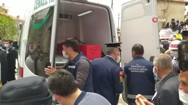 Şehit Uzman Çavuş Ahmet Asan, Kütahya'da toprağa verildi Şehit Uzman Çavuş Ahmet Asan, Kütahya'da toprağa verildi