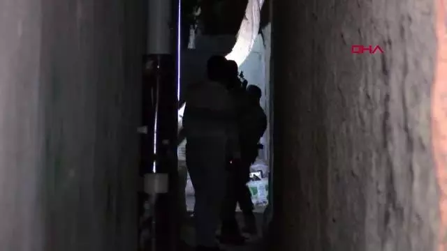 Pompalı tüfekle polisten kaçan şüpheli, saklandığı evin damında yakalandı Pompalı tüfekle polisten kaçan şüpheli, saklandığı evin damında yakalandı