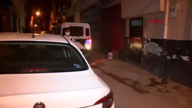 Pompalı tüfekle polisten kaçan şüpheli, saklandığı evin damında yakalandı Pompalı tüfekle polisten kaçan şüpheli, saklandığı evin damında yakalandı
