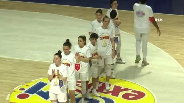 Bursa BŞB Kadın Basketbol Takımı, kupasına kavuştu