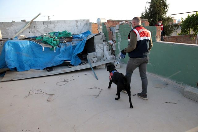 ŞANLIURFA - Şanlıurfa merkezli uyuşturucu operasyonunda 13 şüpheli yakalandı ŞANLIURFA - Şanlıurfa merkezli uyuşturucu operasyonunda 13 şüpheli yakalandı