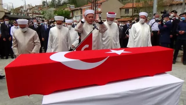 Şehit Uzman Çavuş Ahmet Asan, Kütahya'da toprağa verildi Şehit Uzman Çavuş Ahmet Asan, Kütahya'da toprağa verildi