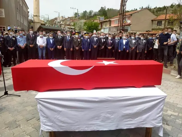 Şehit Uzman Çavuş Ahmet Asan, Kütahya'da toprağa verildi Şehit Uzman Çavuş Ahmet Asan, Kütahya'da toprağa verildi