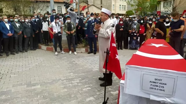 Şehit Uzman Çavuş Ahmet Asan, Kütahya'da toprağa verildi Şehit Uzman Çavuş Ahmet Asan, Kütahya'da toprağa verildi
