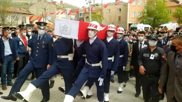 Şehit Uzman Çavuş Ahmet Asan, Kütahya'da toprağa verildi Şehit Uzman Çavuş Ahmet Asan, Kütahya'da toprağa verildi