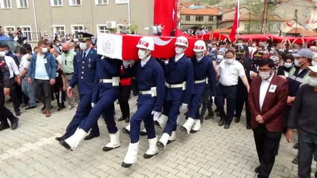 Şehit Uzman Çavuş Ahmet Asan, Kütahya'da toprağa verildi Şehit Uzman Çavuş Ahmet Asan, Kütahya'da toprağa verildi
