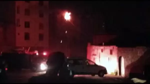 Siverek'te, elektrik direğinde çıkan yangın korkuttu Siverek'te, elektrik direğinde çıkan yangın korkuttu