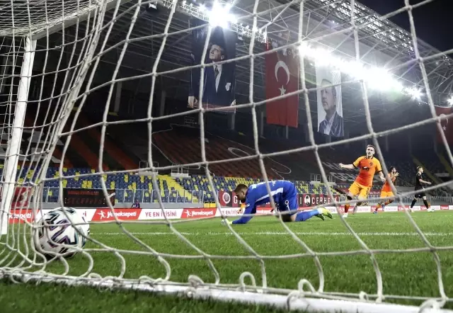 Süper Lig: Gençlerbirliği: 0 Galatasaray: 1 (İlk yarı) Süper Lig: Gençlerbirliği: 0 Galatasaray: 1 (İlk yarı)