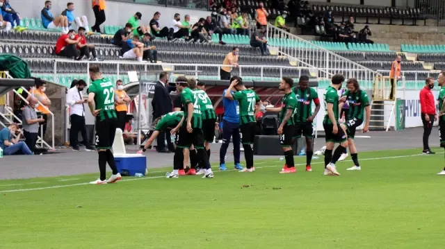 Süper Lig: Y. Denizlispor: 0 Çaykur Rizespor: 0 (İlk yarı) Süper Lig: Y. Denizlispor: 0 Çaykur Rizespor: 0 (İlk yarı)