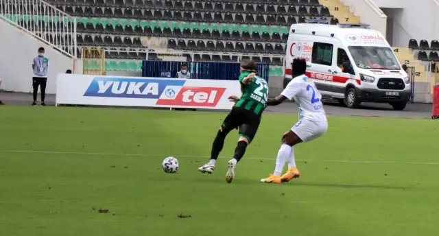 Süper Lig: Y. Denizlispor: 0 Çaykur Rizespor: 0 (İlk yarı) Süper Lig: Y. Denizlispor: 0 Çaykur Rizespor: 0 (İlk yarı)