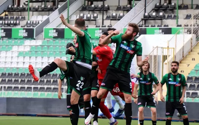 Süper Lig: Y. Denizlispor: 0 Çaykur Rizespor: 0 (İlk yarı) Süper Lig: Y. Denizlispor: 0 Çaykur Rizespor: 0 (İlk yarı)