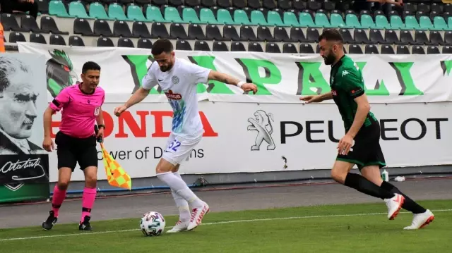 Süper Lig: Y. Denizlispor: 0 Çaykur Rizespor: 0 (İlk yarı) Süper Lig: Y. Denizlispor: 0 Çaykur Rizespor: 0 (İlk yarı)
