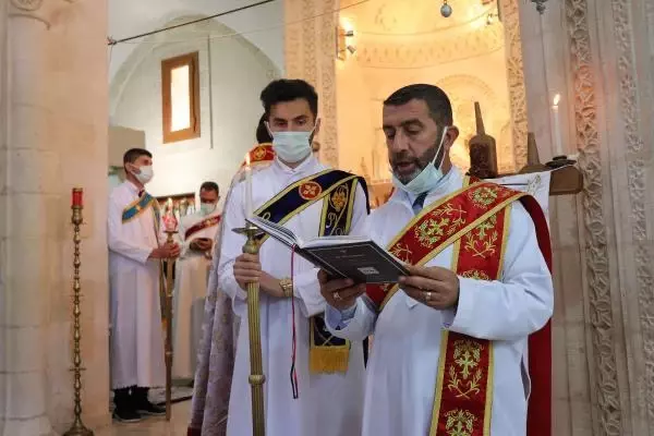 SÜRYANİLER, PASKALYA BAYRAMI AYİNİNDE KORONAVİRÜS İÇİN DUA ETTİ SÜRYANİLER, PASKALYA BAYRAMI AYİNİNDE KORONAVİRÜS İÇİN DUA ETTİ