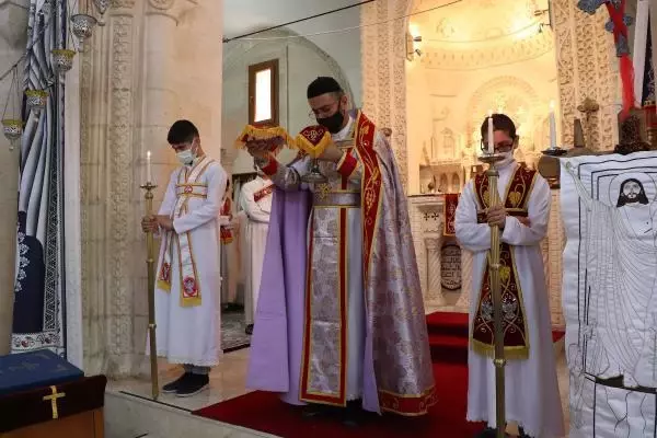 SÜRYANİLER, PASKALYA BAYRAMI AYİNİNDE KORONAVİRÜS İÇİN DUA ETTİ SÜRYANİLER, PASKALYA BAYRAMI AYİNİNDE KORONAVİRÜS İÇİN DUA ETTİ