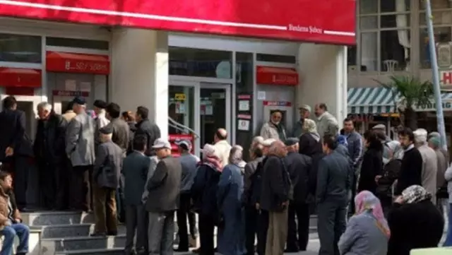 Emekli maaşları çekilebilecek mi? İçişleri Bakanlığı tam kapanmanın en çok merak edilenlerini yanıtladı Emekli maaşları çekilebilecek mi? İçişleri Bakanlığı tam kapanmanın en çok merak edilenlerini yanıtladı