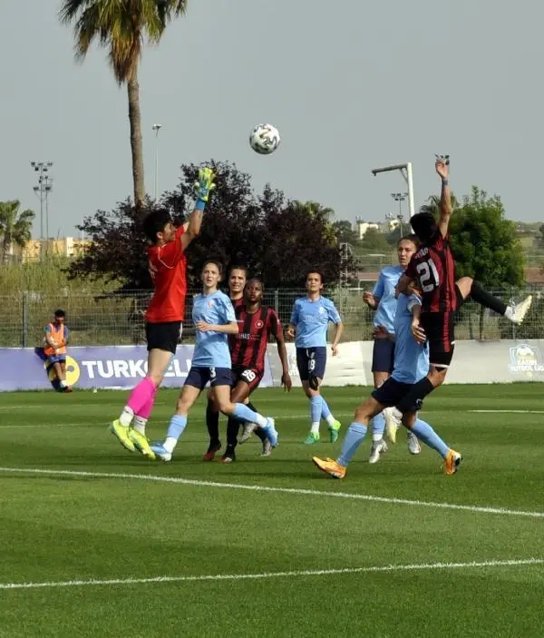 SPOR Turkcell Kadın Futbol Ligi'nde ilk finalist Fatih Vatanspor SPOR Turkcell Kadın Futbol Ligi'nde ilk finalist Fatih Vatanspor
