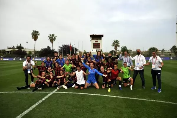 SPOR Turkcell Kadın Futbol Ligi'nde ilk finalist Fatih Vatanspor SPOR Turkcell Kadın Futbol Ligi'nde ilk finalist Fatih Vatanspor