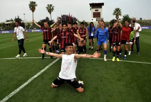 SPOR Turkcell Kadın Futbol Ligi'nde ilk finalist Fatih Vatanspor SPOR Turkcell Kadın Futbol Ligi'nde ilk finalist Fatih Vatanspor