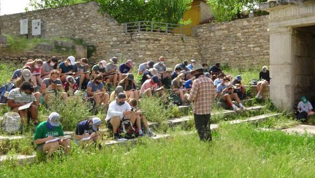 AYDIN AFRODİSİAS ANTİK KENTİ UKRAYNA VE ABD'Lİ TURİSTLERİ AĞIRLADI AYDIN AFRODİSİAS ANTİK KENTİ UKRAYNA VE ABD'Lİ TURİSTLERİ AĞIRLADI