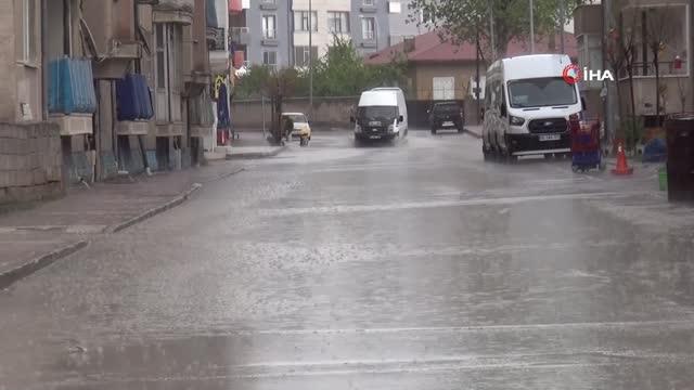 Van'da sevindiren yağmur