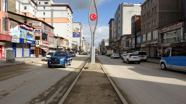 Yüksekova'da korona virüs kısıtlaması devam ediyor