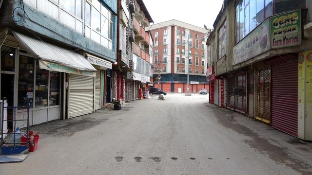 Yüksekova'da korona virüs kısıtlaması devam ediyor