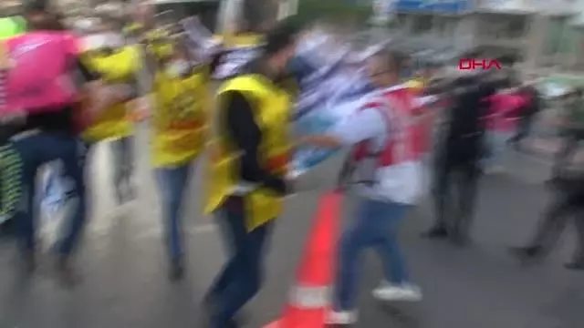 Son dakika haberleri: 1 MAYIS'TA GÖZALTINA ALINAN 256 KİŞİYE, 888 BİN LİRA CEZA Son dakika haberleri: 1 MAYIS'TA GÖZALTINA ALINAN 256 KİŞİYE, 888 BİN LİRA CEZA