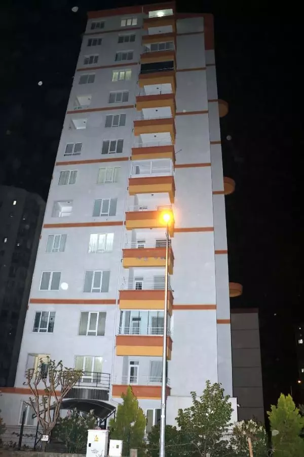 Son dakika haberleri! KAYSERİ 11'İNCİ KATTAN DÜŞEN 4 YAŞINDAKİ ÇOCUK ÖLDÜ Son dakika haberleri! KAYSERİ 11'İNCİ KATTAN DÜŞEN 4 YAŞINDAKİ ÇOCUK ÖLDÜ